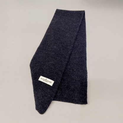 Apricity Alpaca Merino bias neckerchief 斜角小領巾（墨黑）