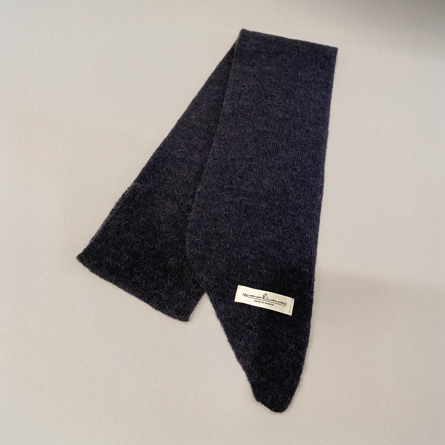 Apricity Alpaca Merino bias neckerchief 斜角小領巾（墨黑）